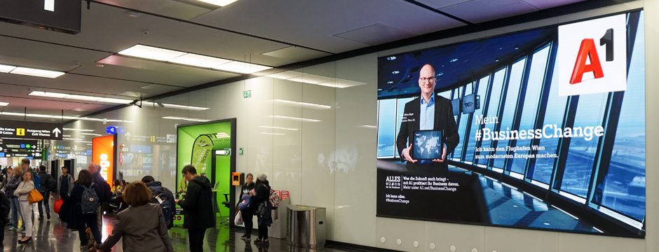 LED Videowall Werbung DOOH Kampagnen Flughafen Wien-Schwechat, Niederösterreich, Wien, Österreich bei belvue.net Videowall Netzwerk
