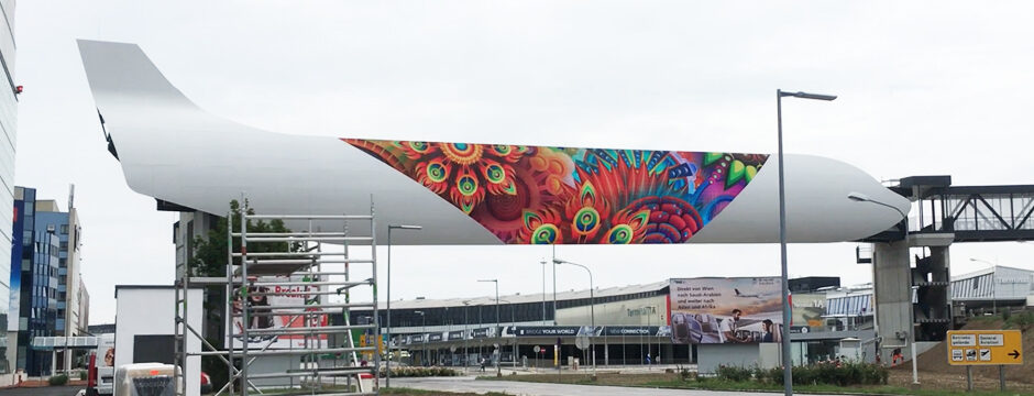 LED Videowall Werbung DOOH Kampagnen Flughafen Wien-Schwechat, Niederösterreich, Wien, Österreich bei belvue.net Videowall Netzwerk